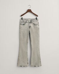 bootcut jeans voor tienermeisjes - grijs gedragen