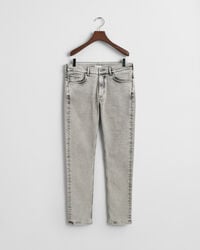 slim fit jeans voor tienerjongens - grijs gedragen