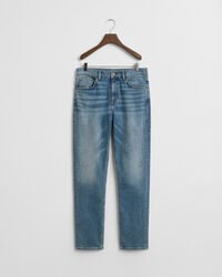 rechte jeans voor tienerjongens - middelblauw gedragen