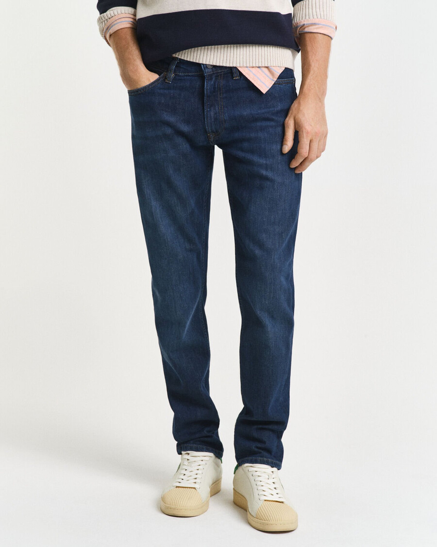 slim fit jeans - donkerblauw gedragen