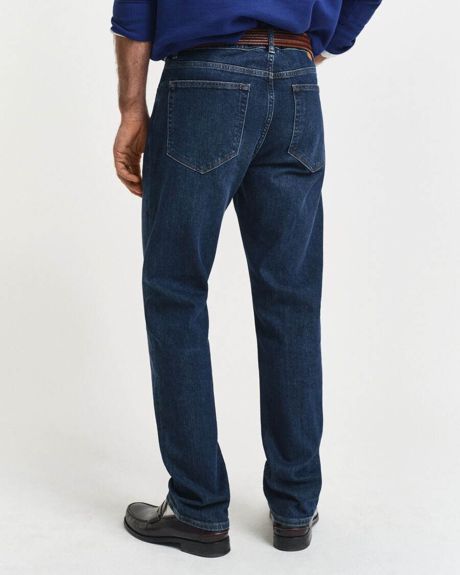 normale pasvorm jeans - donkerblauw gedragen