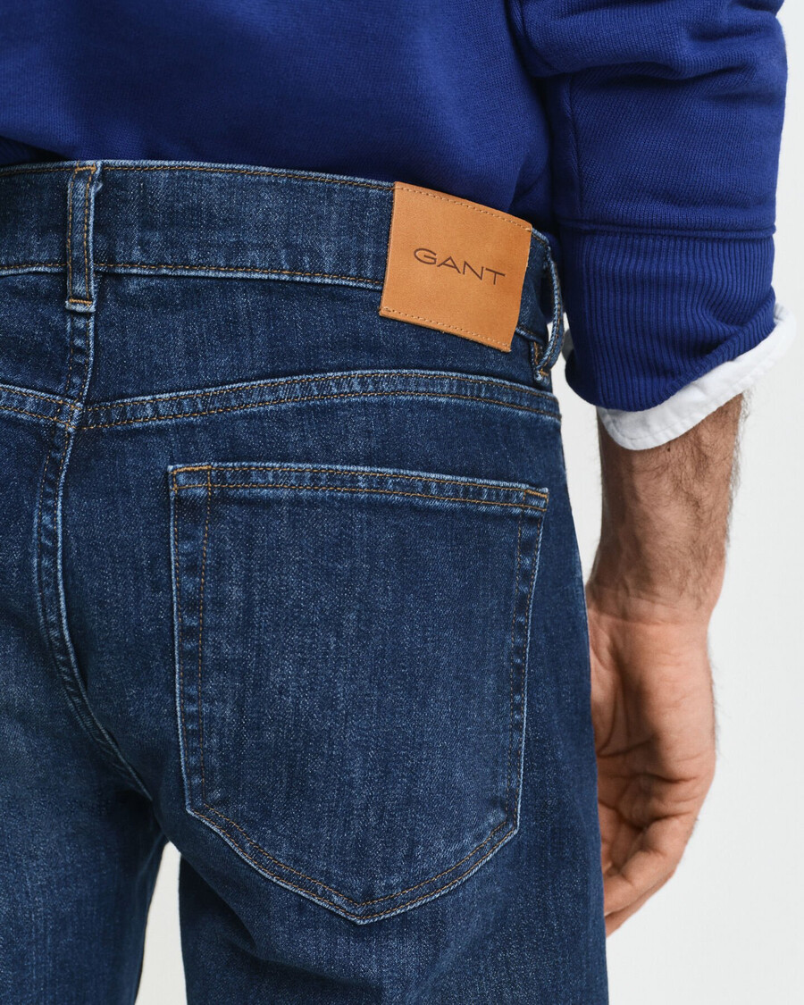 normale pasvorm jeans - donkerblauw gedragen