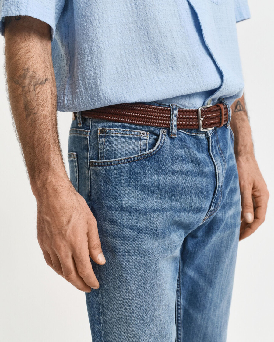 normale pasvorm jeans - middelblauw gedragen