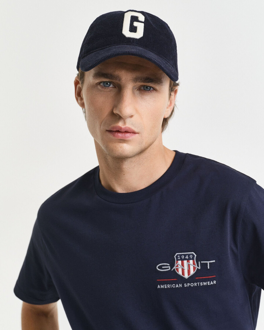 geborduurd archive shield t-shirt - avondblauw