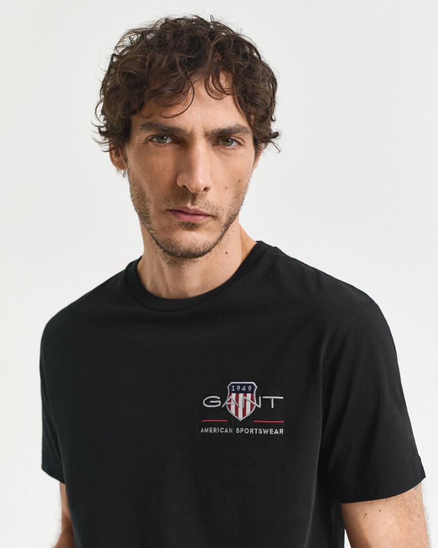 geborduurd archive shield t-shirt - zwart