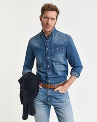 normale pasvorm denim overhemd - middenblauw gedragen