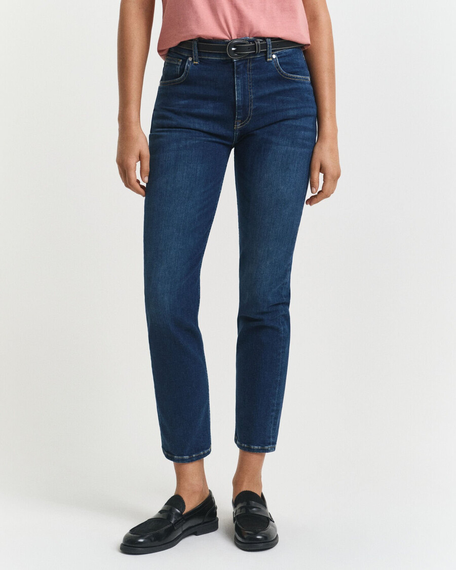 slim fit cropped jeans - donkerblauw ingedragen