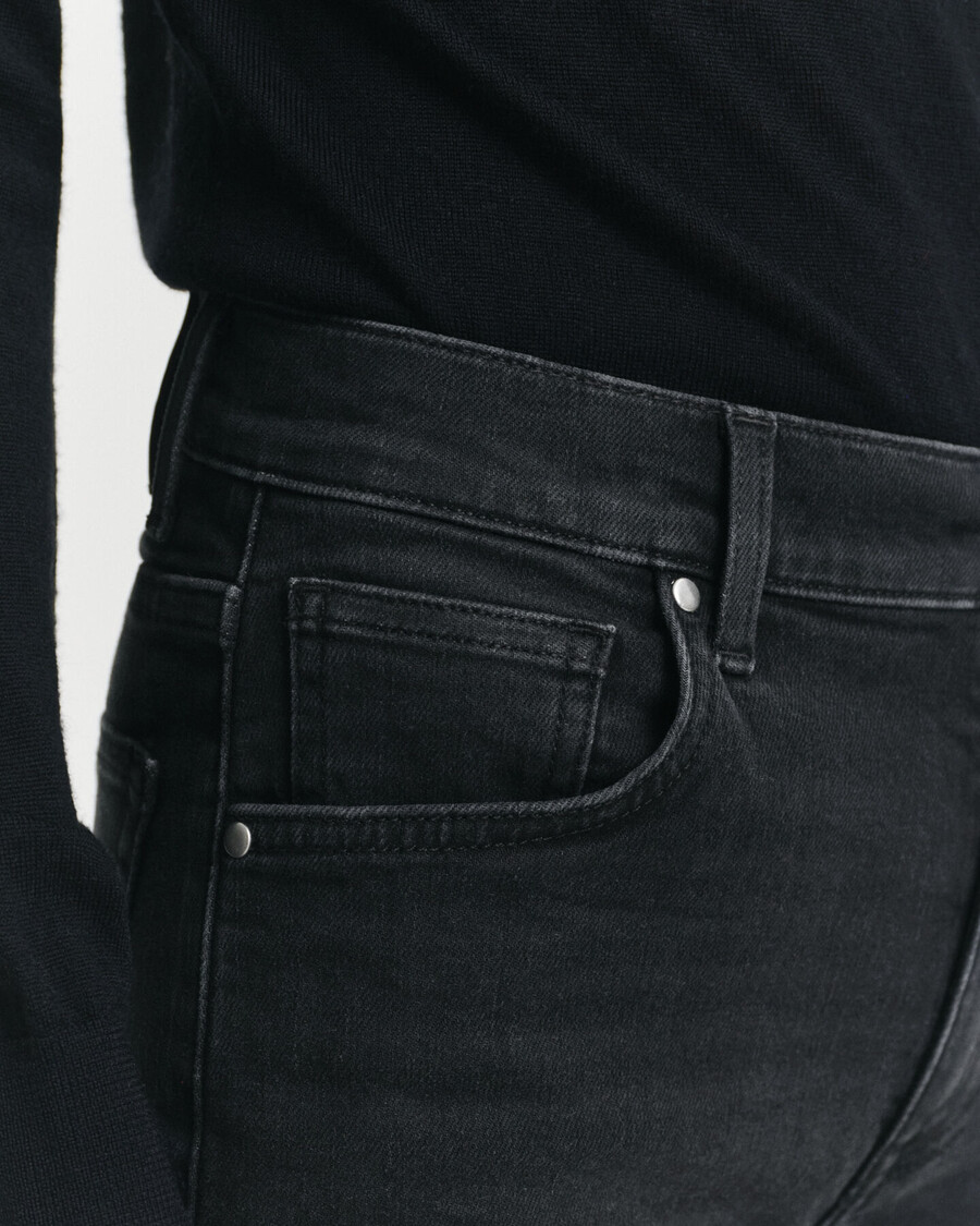 nauwsluitende cropped zwarte jeans - zwart met een gedragen look