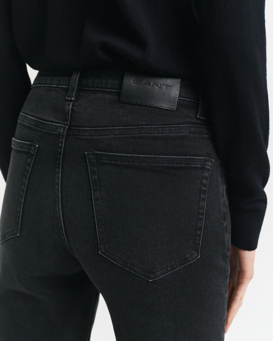 nauwsluitende cropped zwarte jeans - zwart met een gedragen look