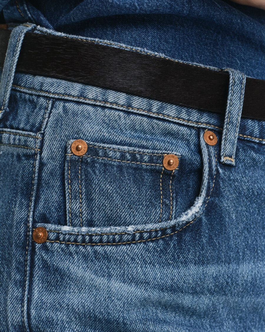 relaxte jeans - middelblauw ingedragen