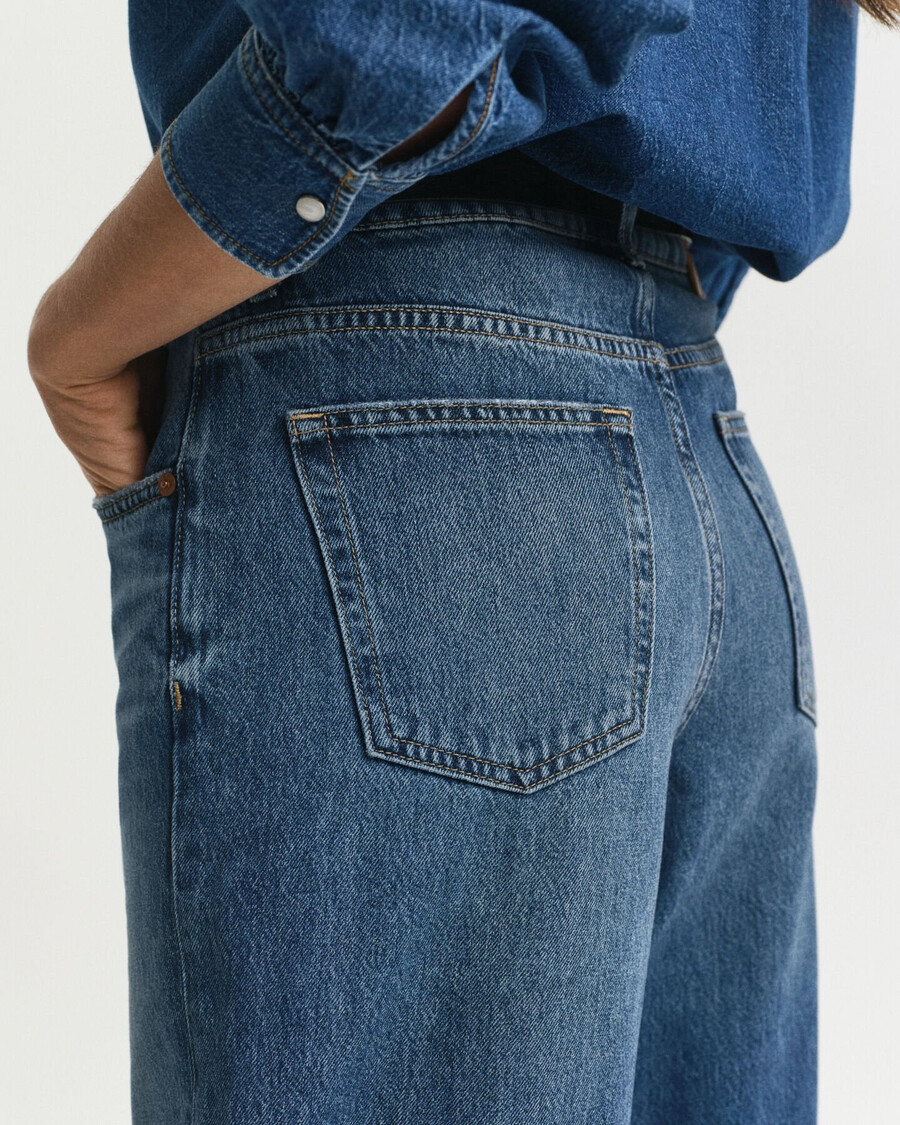 relaxte jeans - middelblauw ingedragen