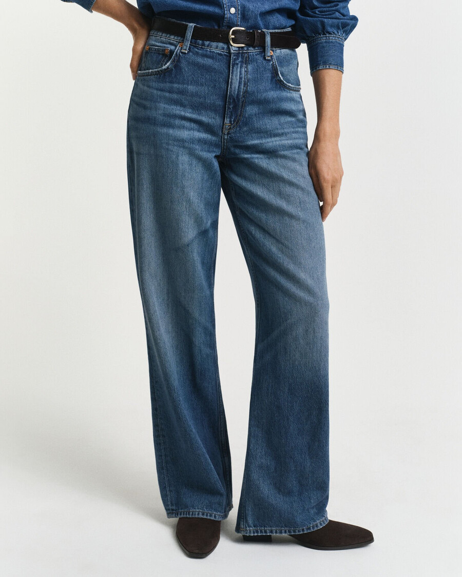 relaxte jeans - middelblauw ingedragen