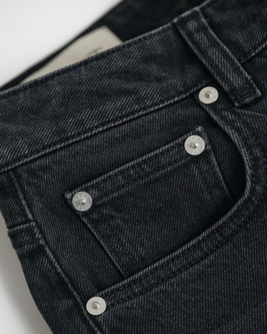 cropped stretch jeans met rechte pijpen - zwart ingedragen