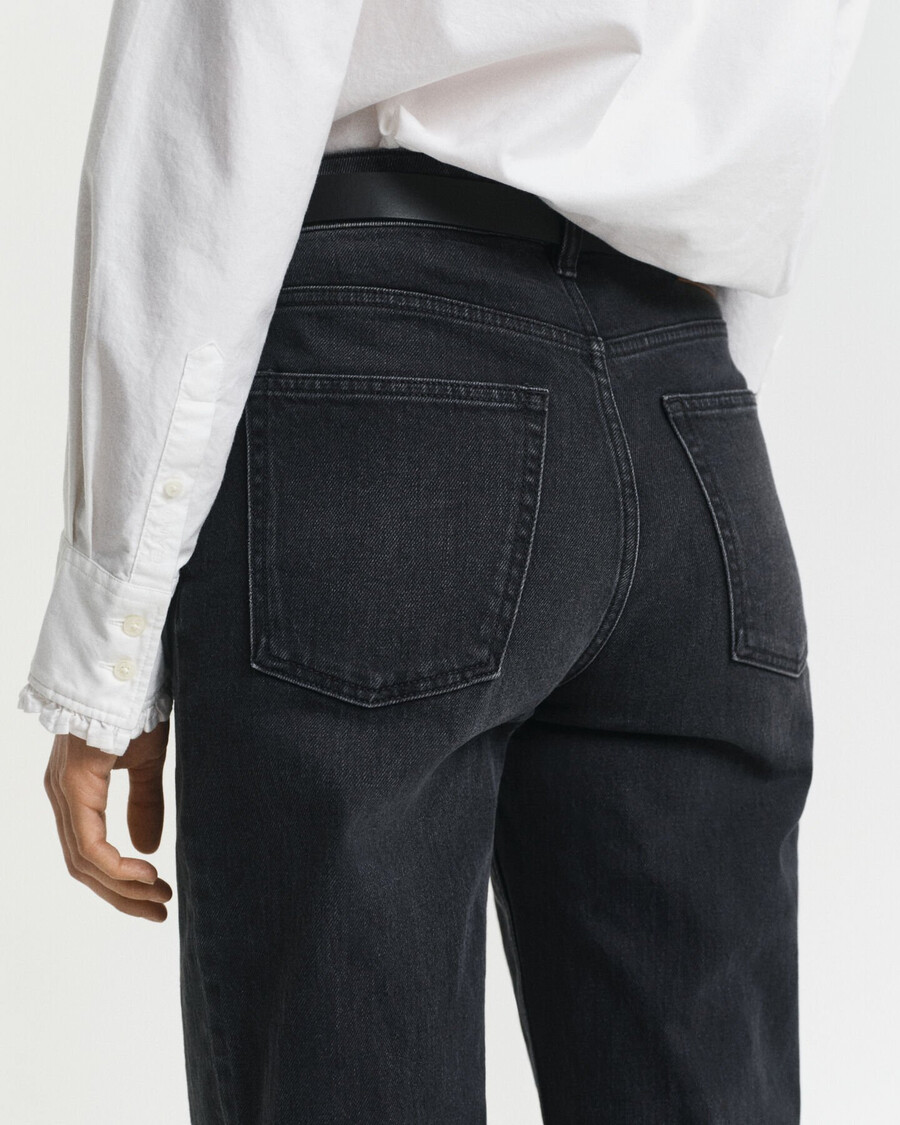rechte stretchjeans - zwart ingedragen