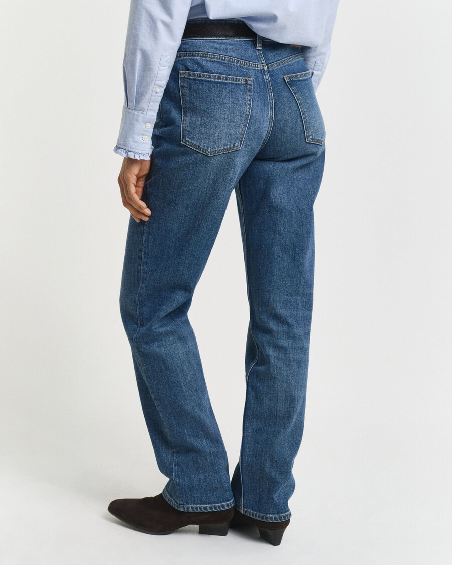 rechte stretchjeans - middenblauw ingedragen