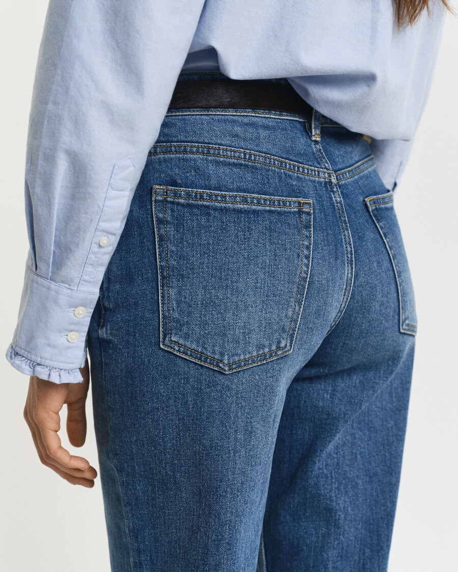 rechte stretchjeans - middenblauw ingedragen