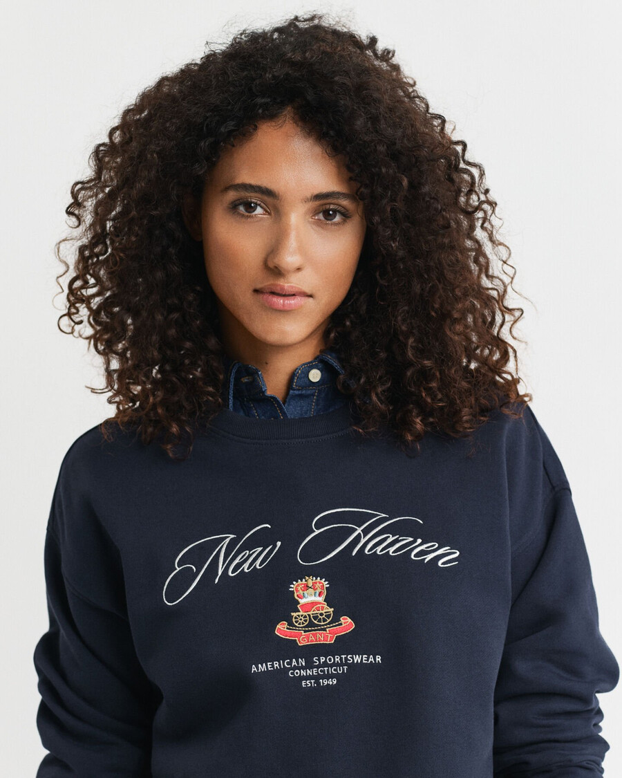 crest graphic crew neck sweatshirt - evening blue