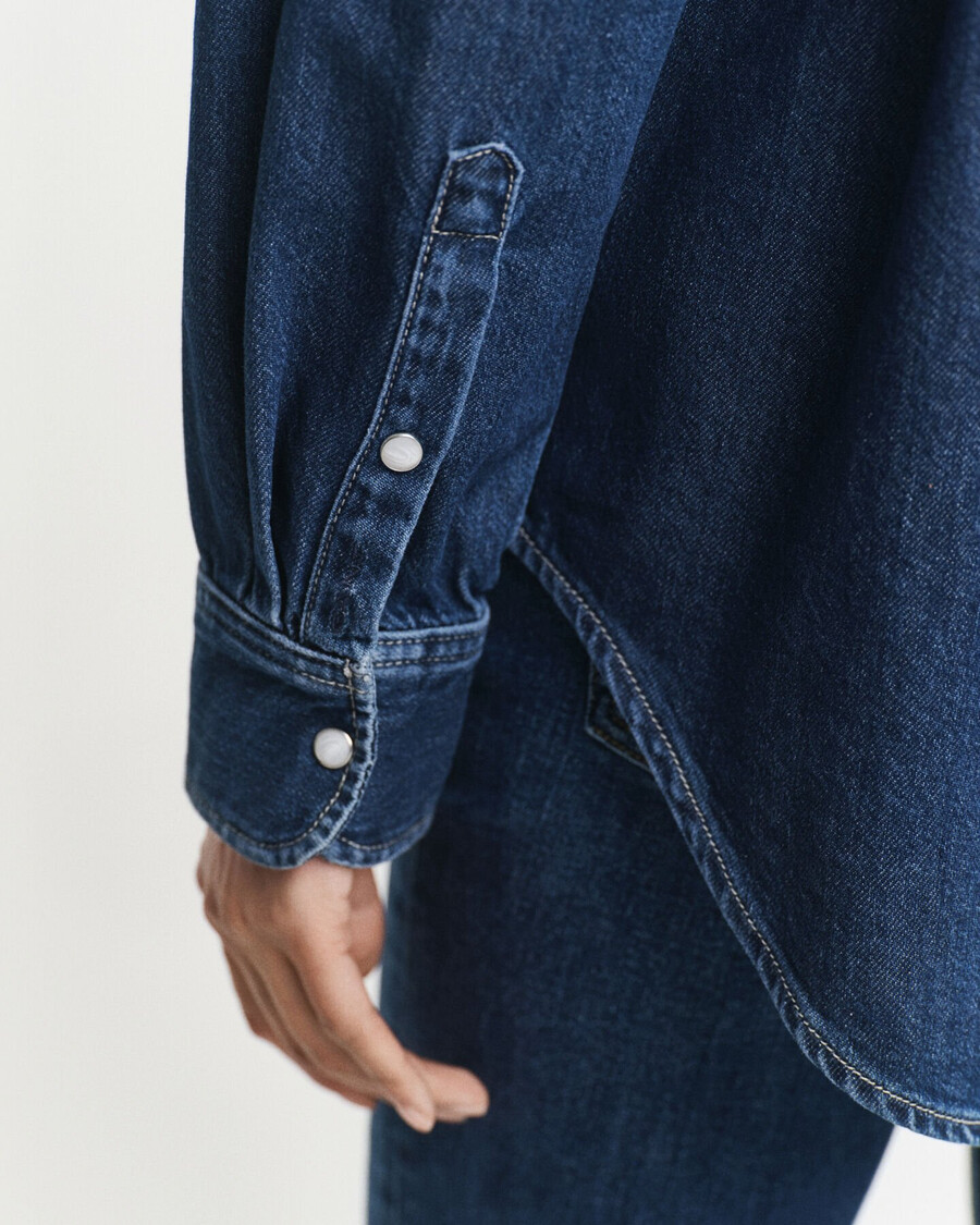relaxed fit denim overhemd met zakken - donkerblauw gedragen look