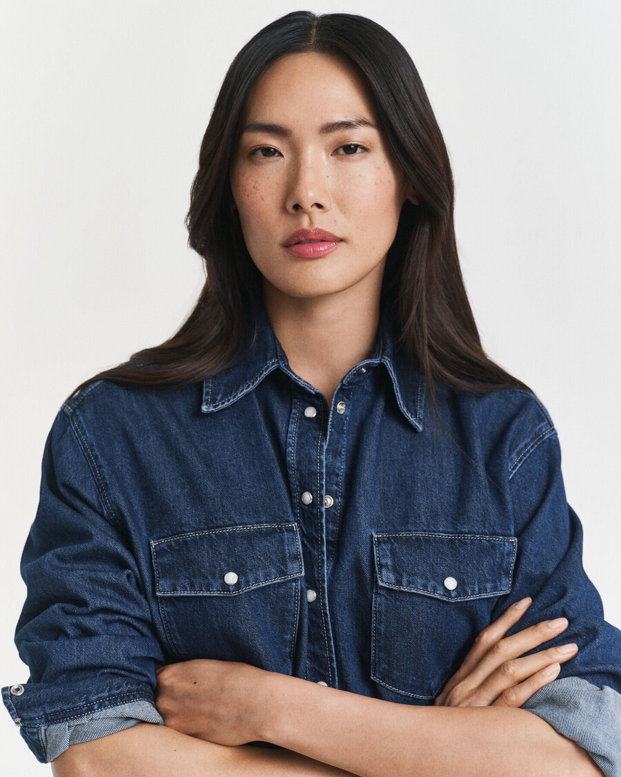 relaxed fit denim overhemd met zakken - donkerblauw gedragen look