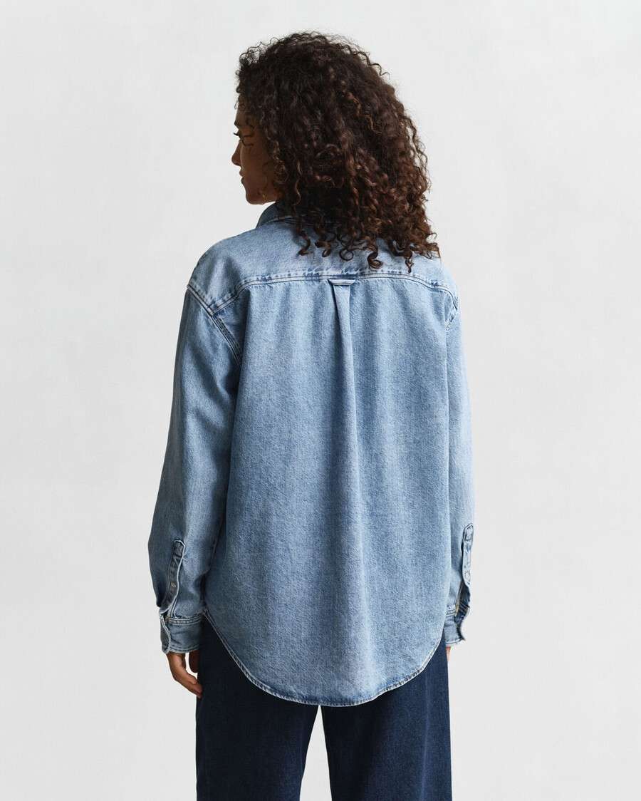 relaxed fit denim overhemd - middenblauw met een verwassen look.