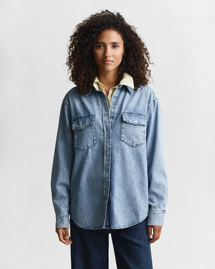 relaxed fit denim overhemd - middenblauw met een verwassen look.