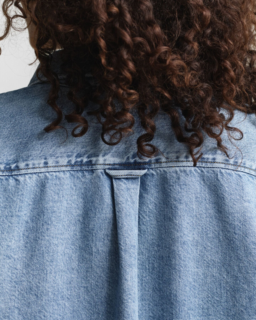relaxed fit denim overhemd - middenblauw met een verwassen look.