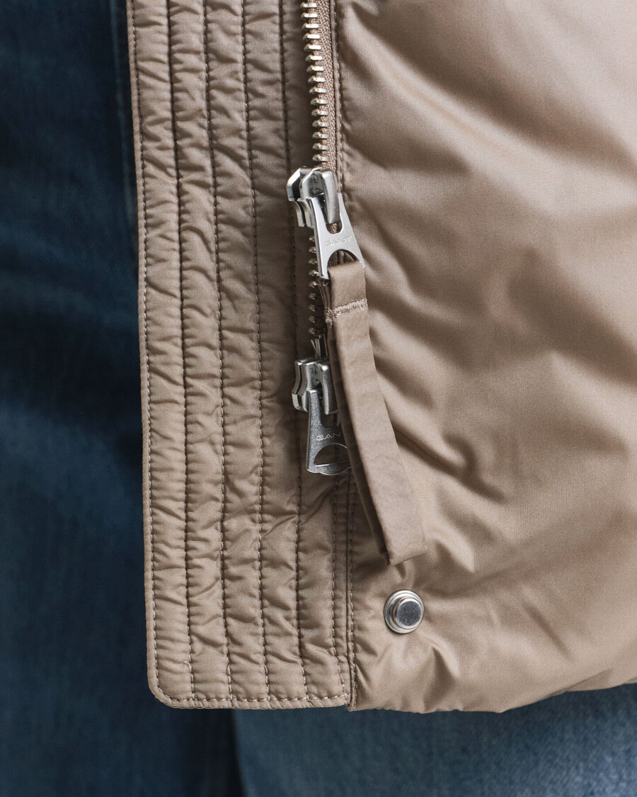 donsjack met relaxte pasvorm - taupebeige