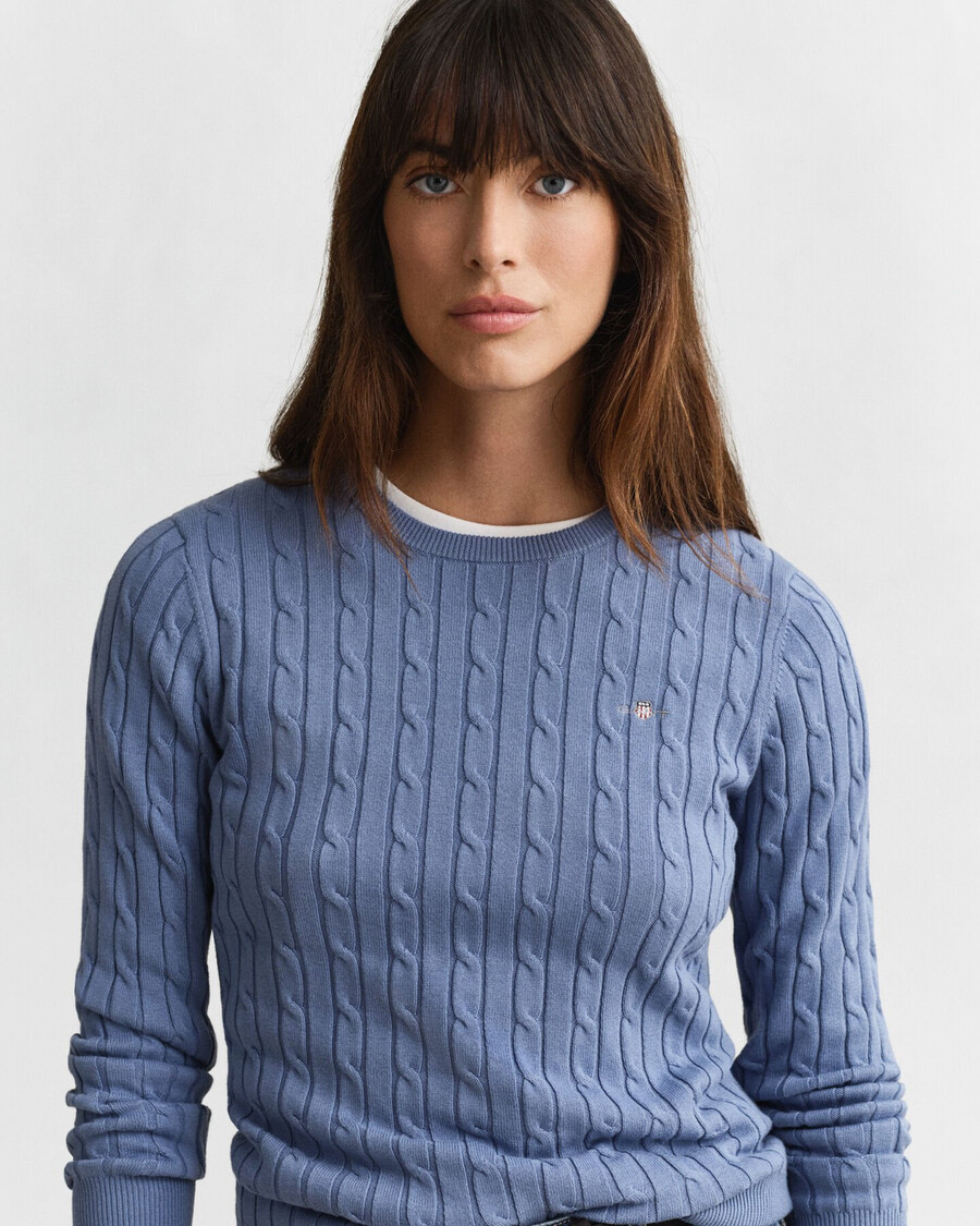 stretch katoenen kabeltrui met ronde hals - vervaagde denim