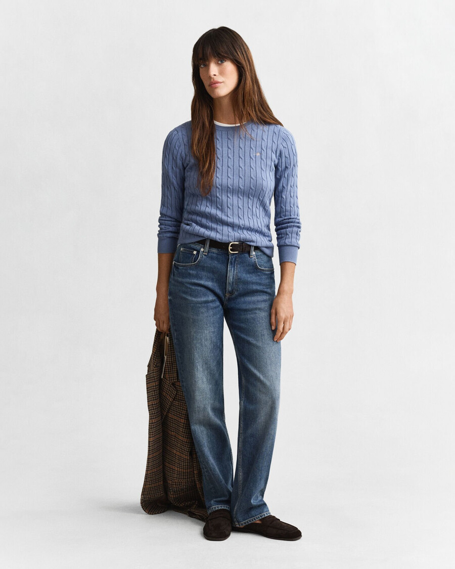 stretch katoenen kabeltrui met ronde hals - vervaagde denim