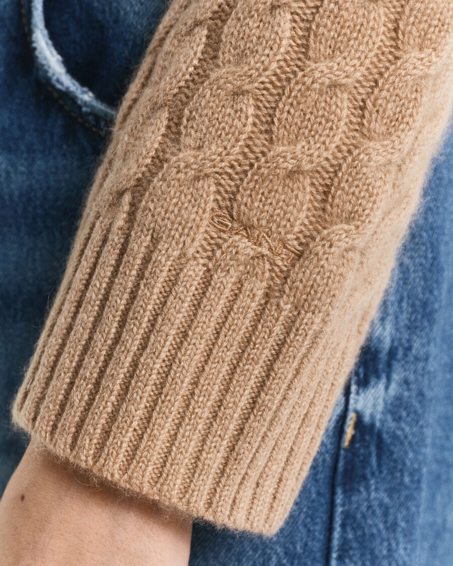 kabelgebreide kasjmier trui met ronde hals - warm kaki