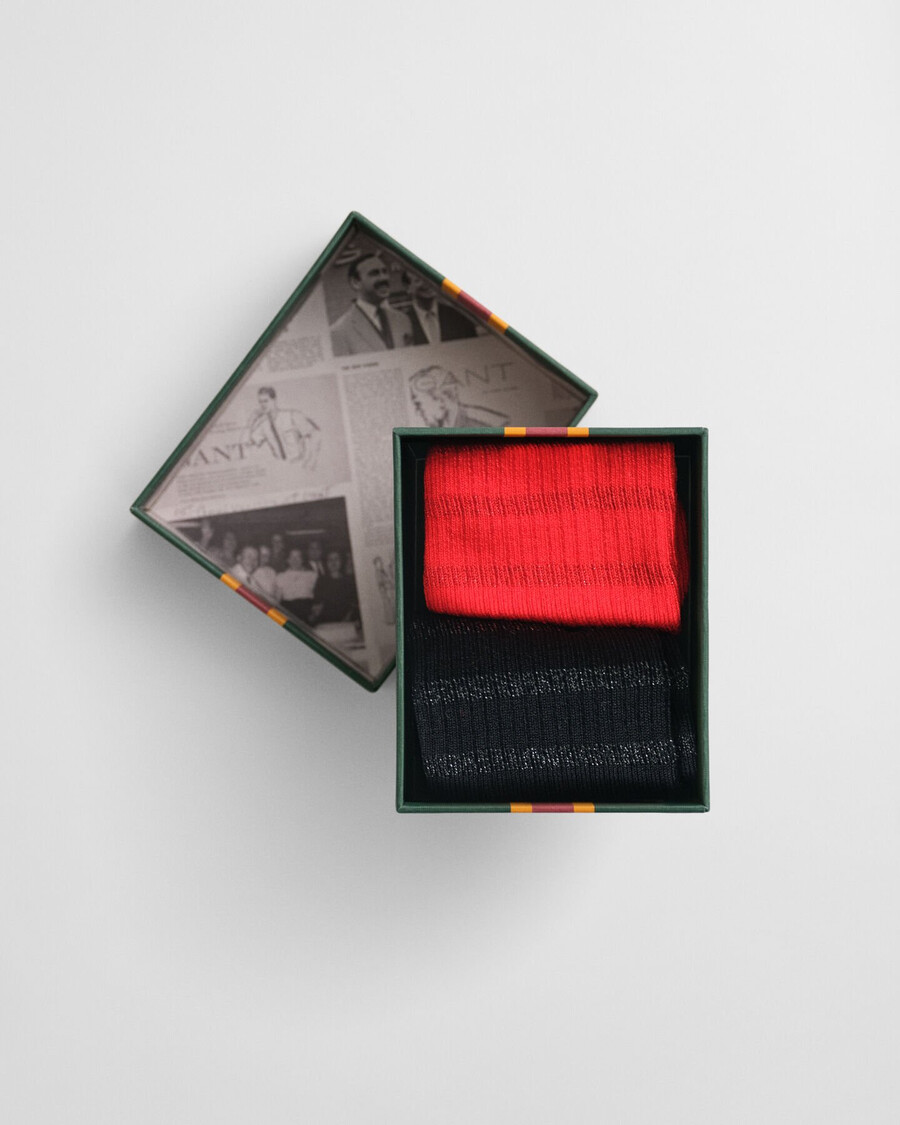 cadeauverpakking met 2 metallic gestreepte sokken - felrood